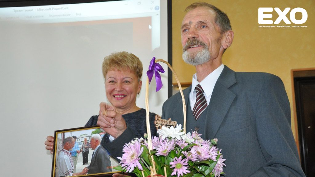 Віталія Чепіжного привітали квітами, віршами і тортом