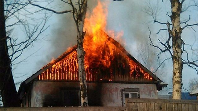 На Новосанжарщині у будинку загорівся дах