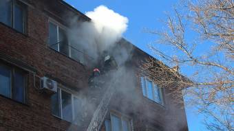 Під час гасіння пожежі в будинку вогнеборці врятувати 3 людей та 6 чоловік евакуювали