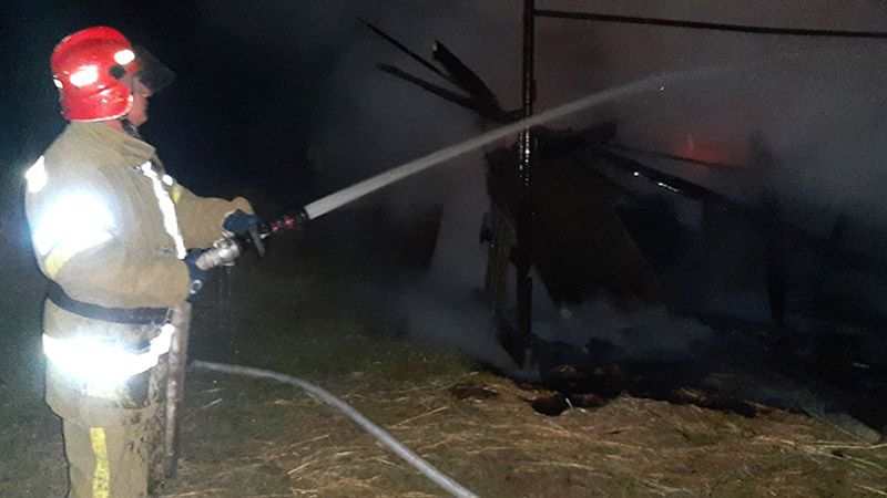 У Кобеляцькому районі рятувальники ліквідували пожежу в сіннику