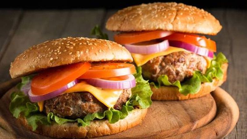 Правильно приготований гамбургер — це теж здорова їжа