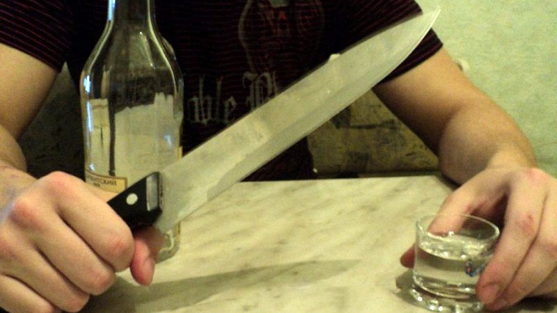 У Кременчуці під час розпивання алкоголю два чоловіки порізали один одного ножами