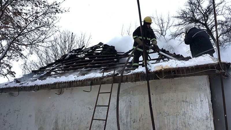 У Новосанжарському районі вогнеборці загасили пожежу в приватному житловому будинку
