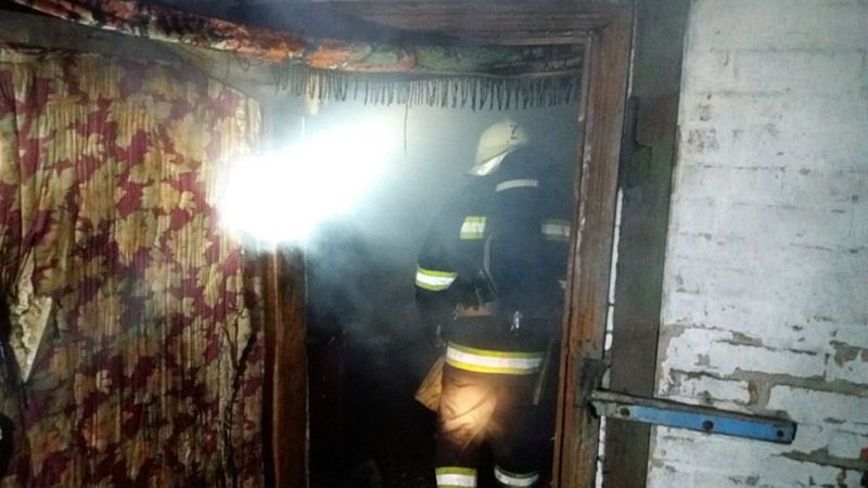 У Козельщинському районі вогнеборці загасили пожежу в приватній літній кухні