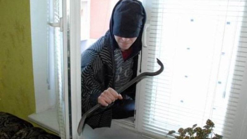 Господар за поріг — злочинець у пластикове вікно
