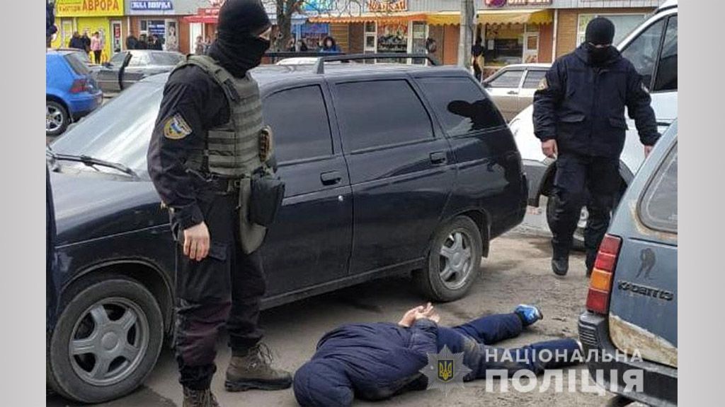 На Миргородщині викрито злочинну групу, підозрювану у збуті наркотиків