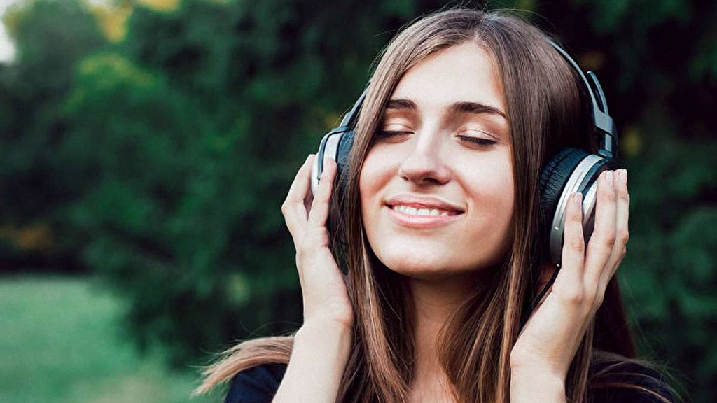 Що в твоїх навушниках: українці назвали 5 найкрасивіших пісень рідною мовою