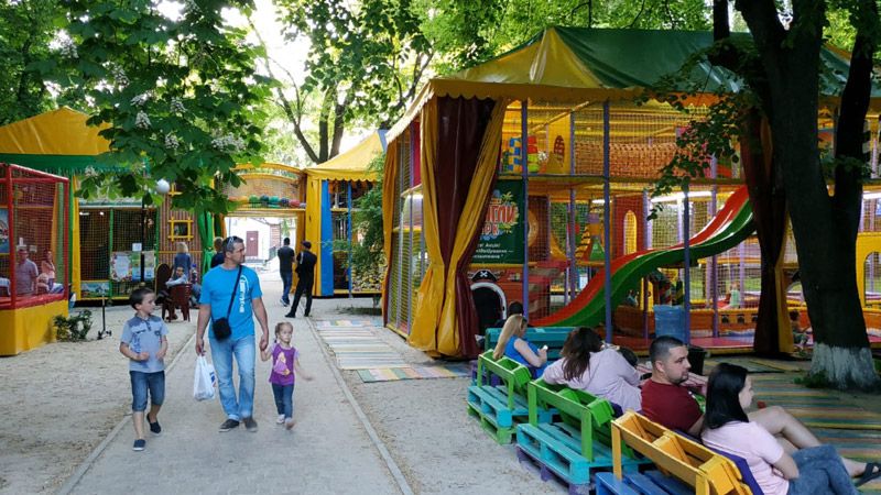 Комісія наклала мораторій на розміщення нових дитячих атракціонів в центрі Полтави