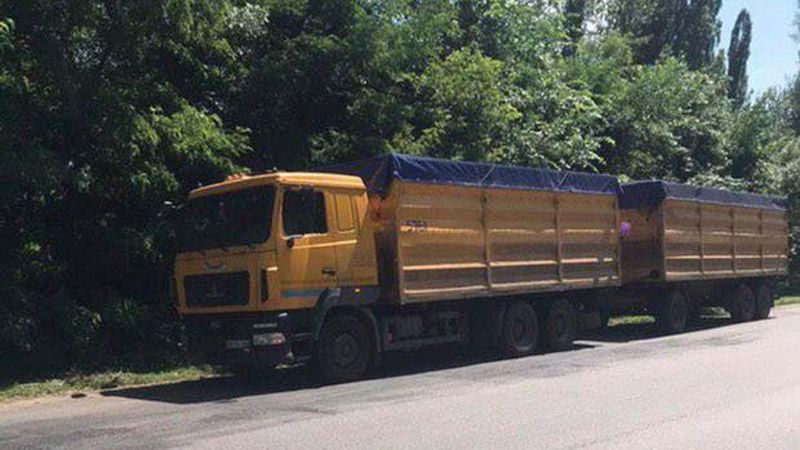 Протягом доби на Полтавщині виявили близько 20-ти вантажівок з перегрузом