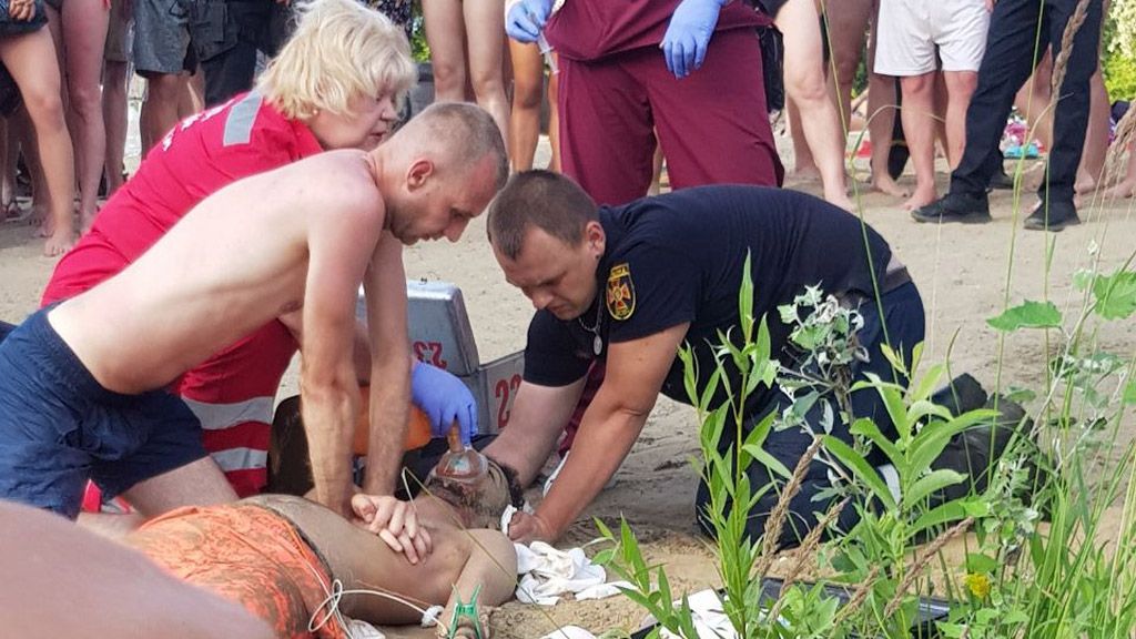 На пляжі в районі Дублянщини потонув чоловік