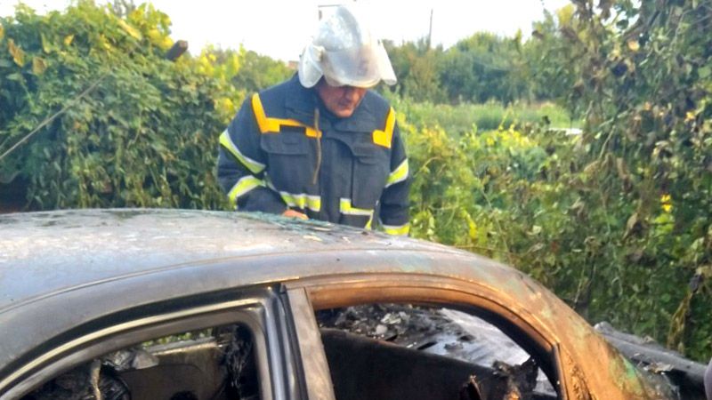 У Миргороді вогнеборці загасили пожежу в легковому автомобілі