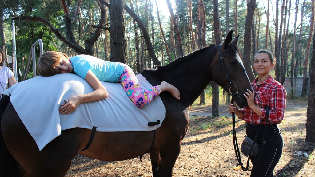 Іпотерапія – дітей лікують коні