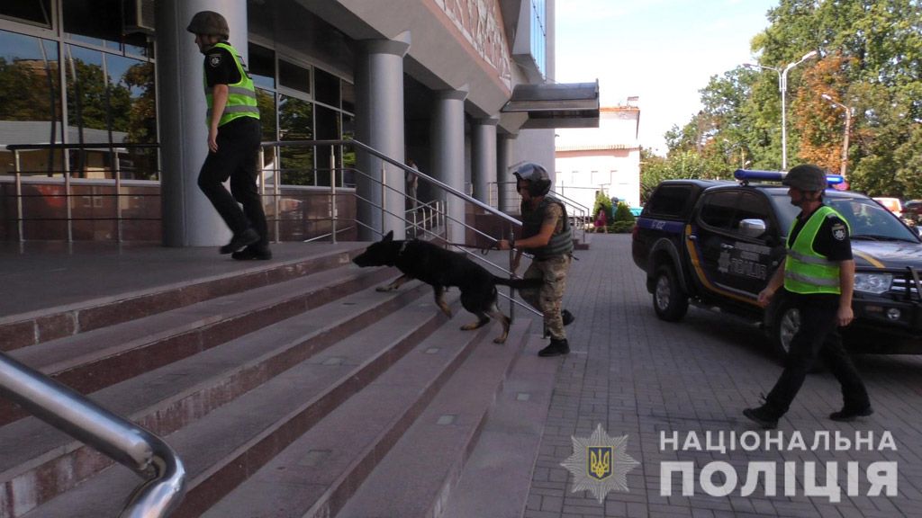 У приміщенні обласної поліції знайдено невідомий предмет схожий на вибухівку