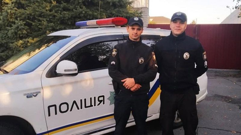 Поліцейські допомогли сестрам повернутися з Царичанки додому в Полтавську область
