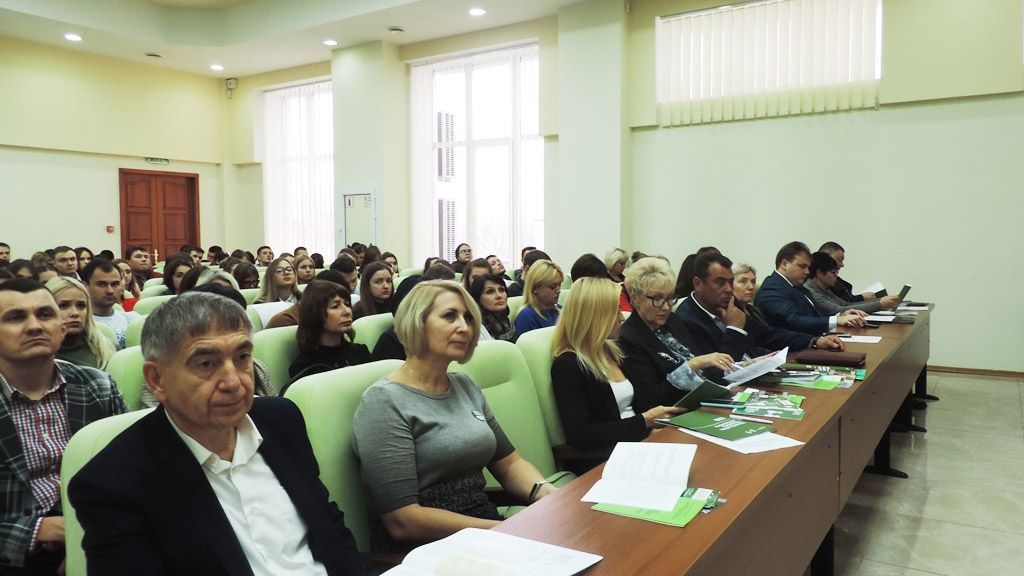 Науково-практична конференція в Полтаві зібрала науковців і правників з усієї України