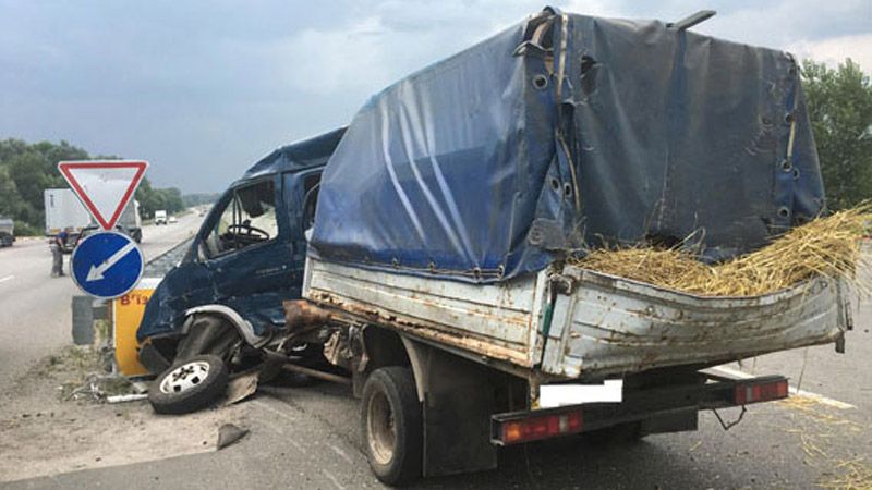 На три роки тюрми засудили водія «ГАЗелі», який виїхав під вантажівку з трьома дітьми в салоні