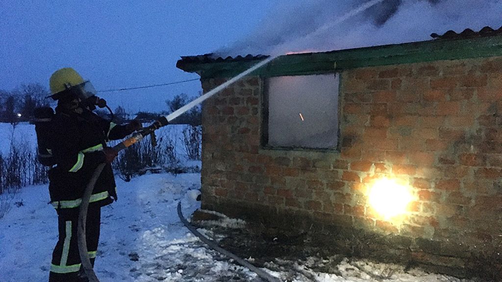 У Новосанжарському районі у палаючому будинку вогнеборці виявили тіло господаря