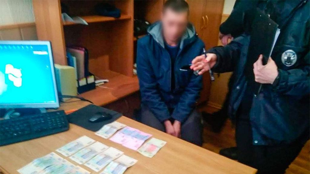 Жителя Зіньківського району викрили у спробі підкупу поліцейського
