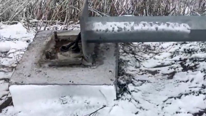 Траса Дніпро-Решетилівка атакована вандалами: масово валять опори (Відео)