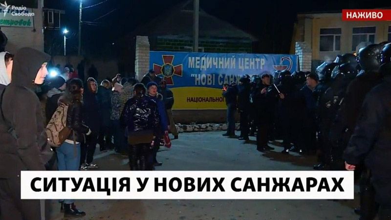 Після силової зачистки, автобуси із українцями заїхали у Нові Санжари