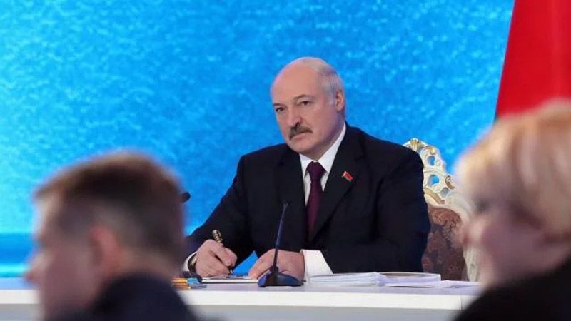 Лукашенко про коронавірус у Білорусі: Якщо протримаємося до Великодня – будемо жити