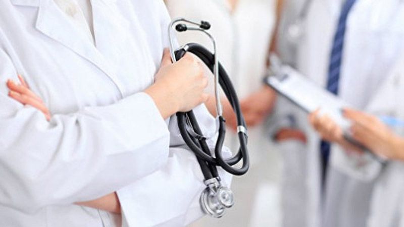 Уряд обіцяє доплатити медикам 300% зарплати