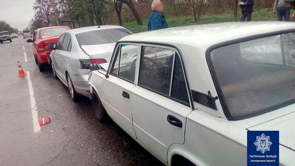 У Полтаві зіткнулися три автомобілі