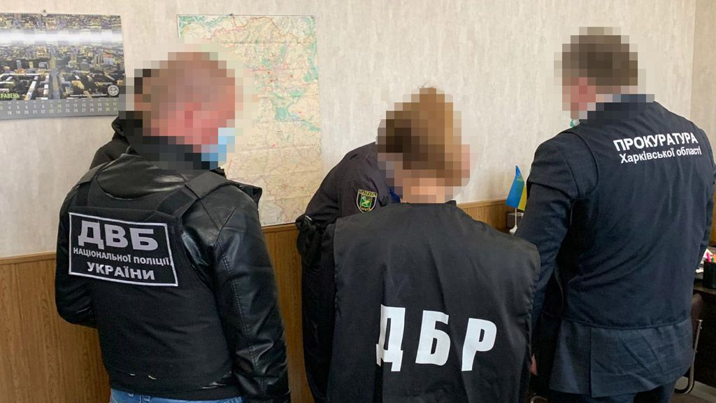 ДБР повідомило про підозру двом патрульним, які викрали авто і продали його