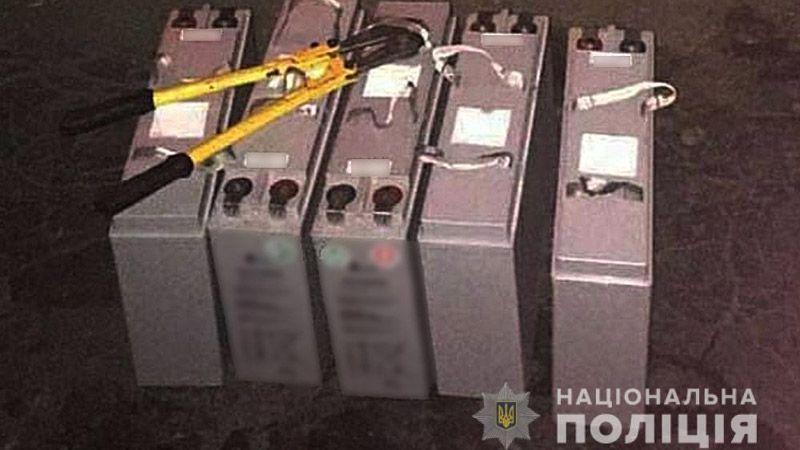 На Лубенщині упіймали чоловіків, які викрали акумуляторні батареї з підстанції оператора мобільного зв’язку
