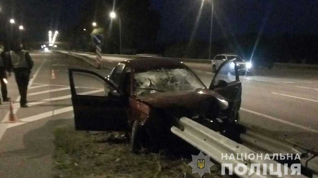 У Пирятинському районі автомобіль врізався у відбійник - пасажир загинув