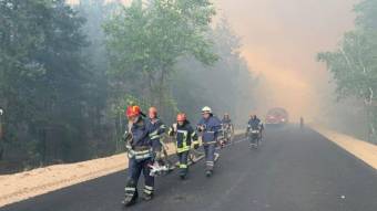Понад 50 полтавських рятувальників допомагають гасити лісові пожежі на Луганщині