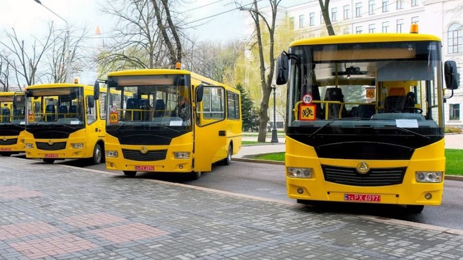 Громади отримають 15 шкільних автобусів