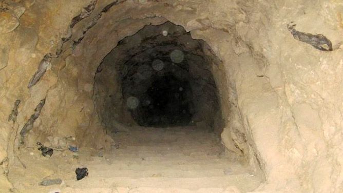 Жінка рила тунель у в’язницю, щоб визволити сина