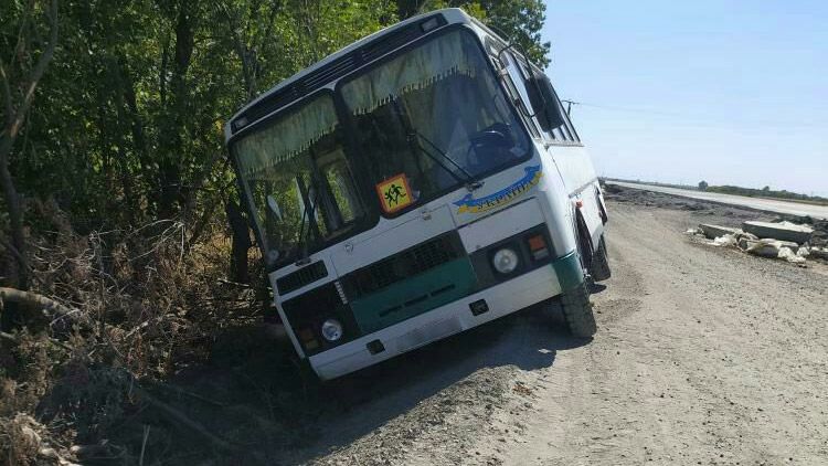 Автобус із школярами ледь не перекинувся