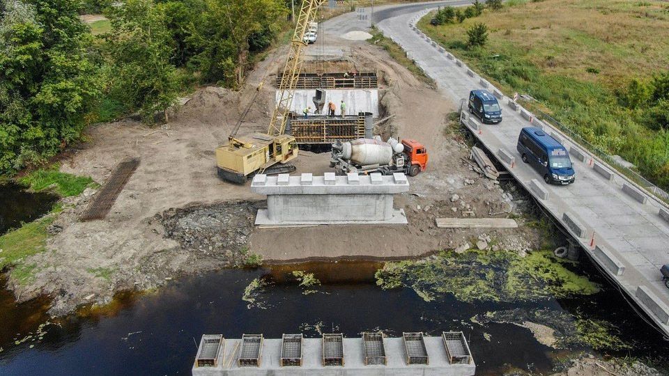 У Лохвицькому районі продовжується будівництво мосту через річку Сула