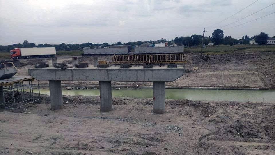 Почали бетонування мосту через річку у Кобеляцькому районі