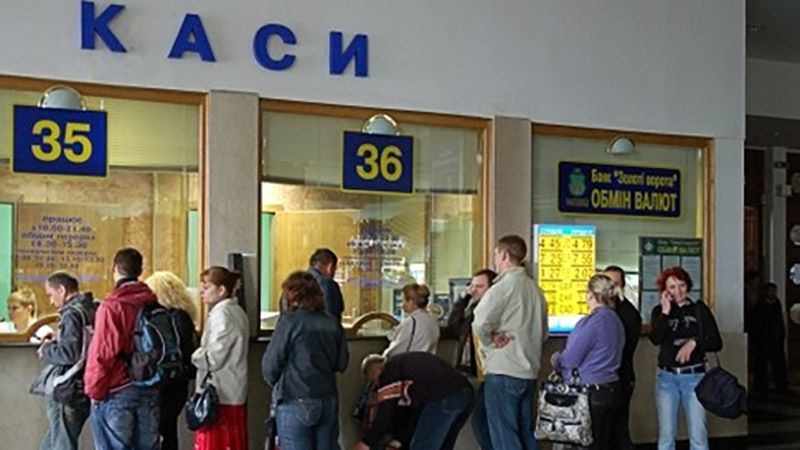 Відсьогодні Укрзалізниця припиняє продаж квитків на деякі станції