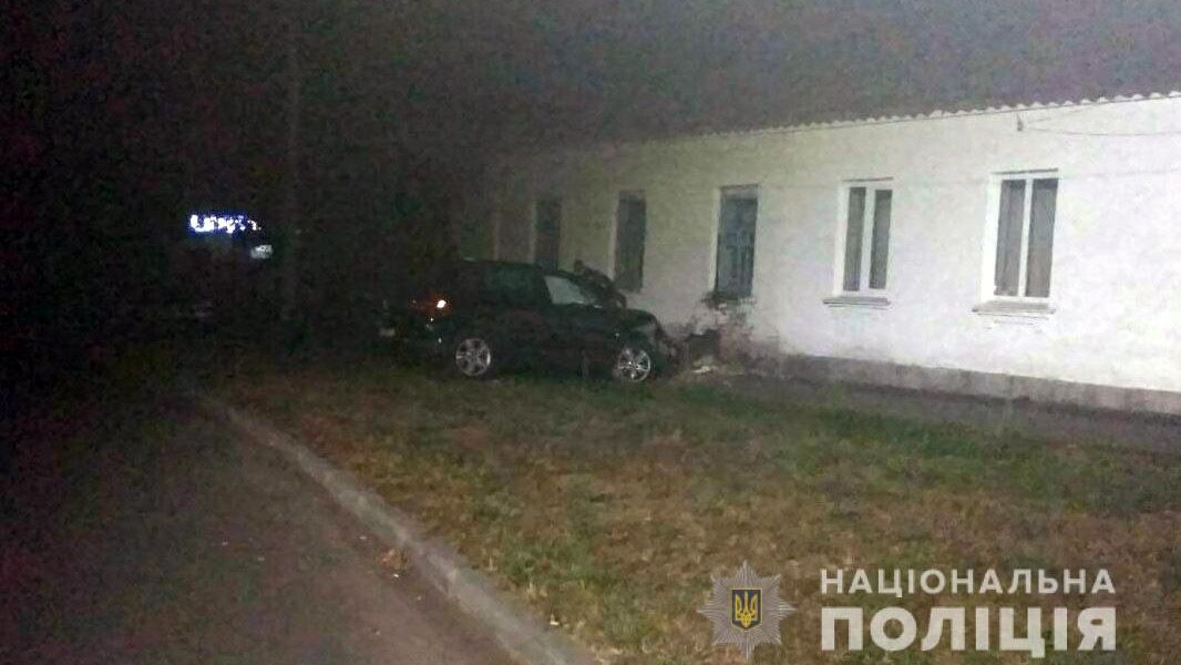 У Лохвиці автомобіль врізався у стіну будинку