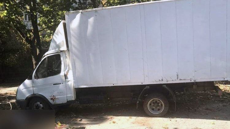 У Кременчуці вантажівка зіткнулася з припаркованим авто - водій загинув