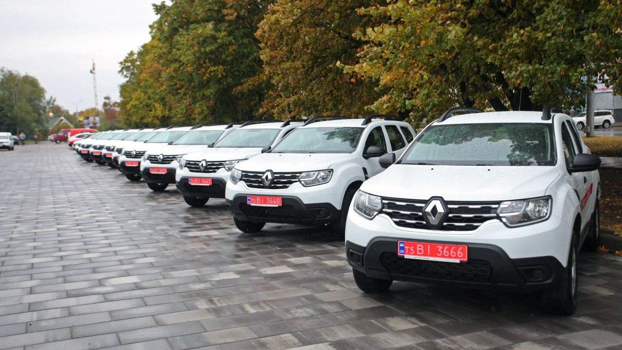 На Полтавщині для сільських амбулаторій передали ще 12 нових Renault Duster