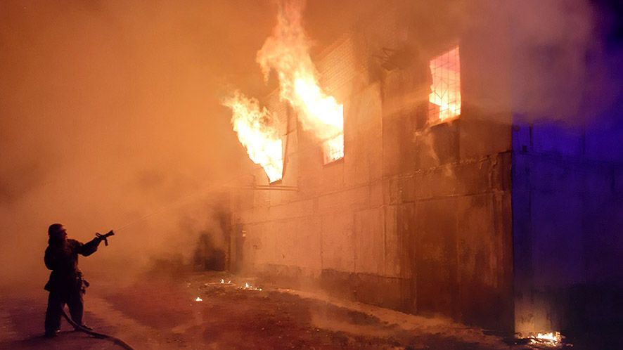 У Решетилівському районі вогнеборці ліквідували пожежу в безгосподарчій будівлі
