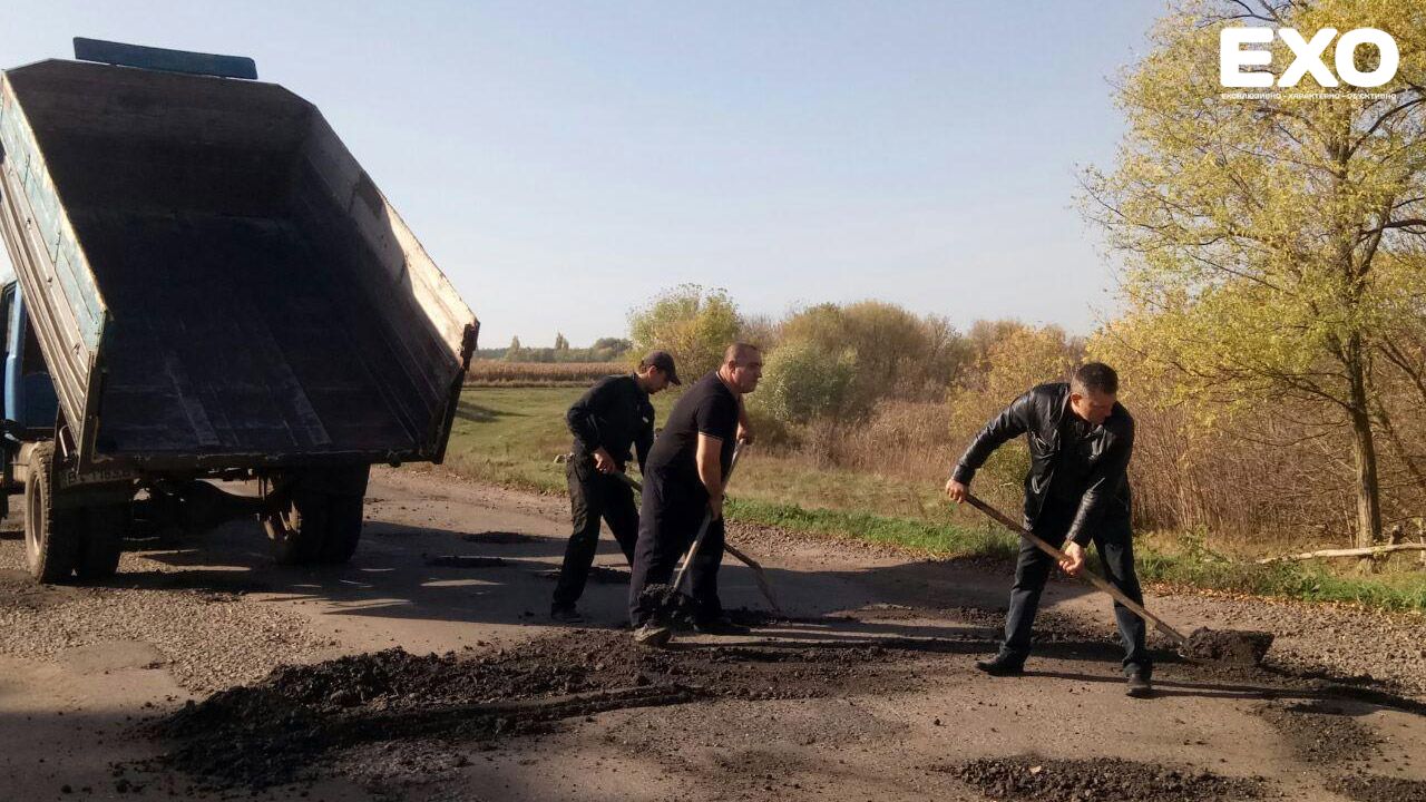Напередодні виборів у Кобеляцькому районі почали активно «латати» дороги