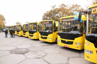 Нехворощанська школа та ще 12 навчальних закладів отримали нові автобуси