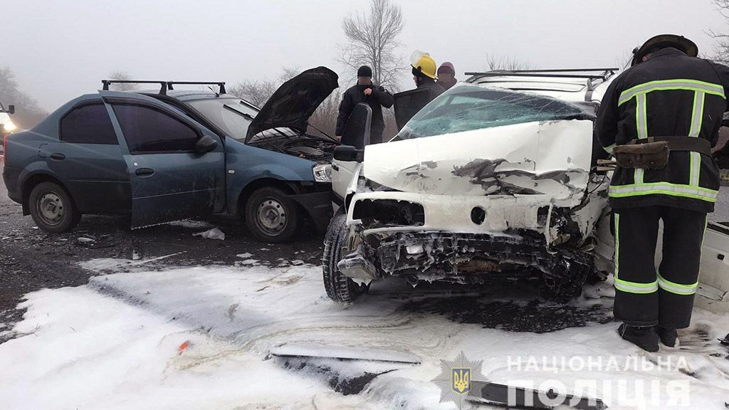 У Новосанжарському районі зіткнулися 3 автомобілі, 1 людину важко травмовано