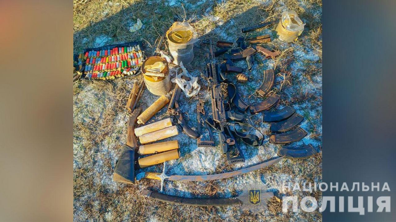 У жителя Полтавщини виявили схрон зі зброєю та боєприпасами