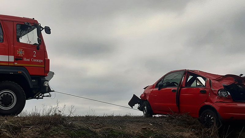 Жертву ДТП у Новосанжарському районі прийшлося вирізати із автомобіля