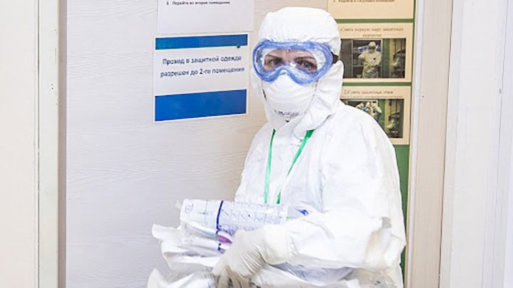 За добу в Україні COVID-19 виявили у 239 медпрацівників