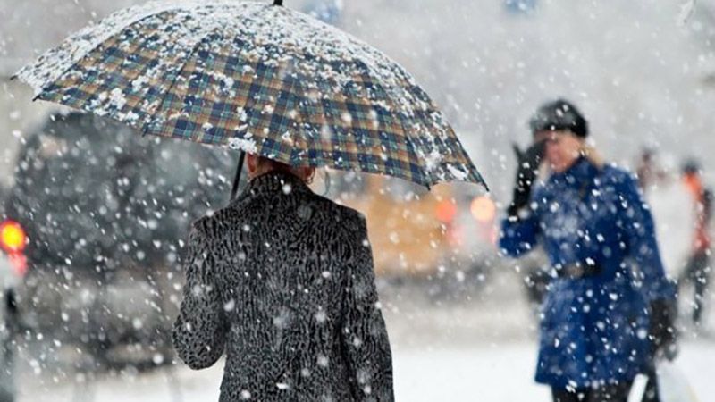 Налипання мокрого снігу та ожеледиця: у найближчий час Україну накриє циклон