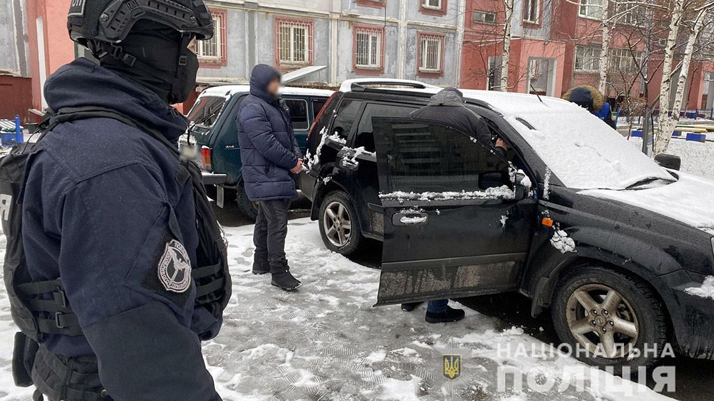 На Полтавщині затримано злочинну групу, яка займалася викраденням товарів з вантажних автомобілів