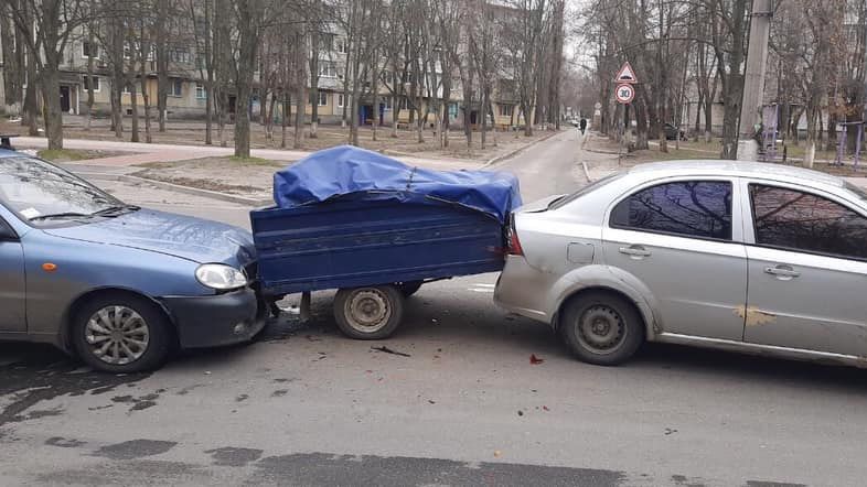 У Полтаві п’яний водій на Daewoo врізався у причіп іншого автомобіля